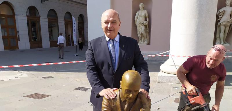 Spomenik D'Anunciju u u Trstu
