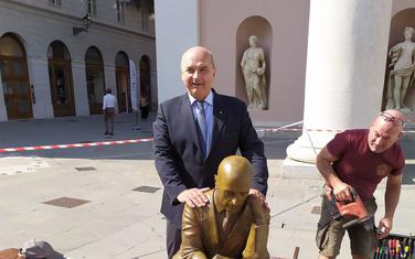 Spomenik D'Anunciju u u Trstu