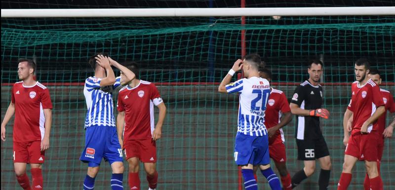 Fudbaleri Budućnosti nakon jednog od promašaja pred golom Titograda