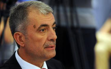 Može li se na dvije stolice: Jelić
