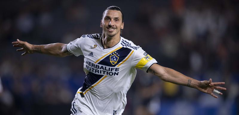 Ibrahimović proslavlja pogodak