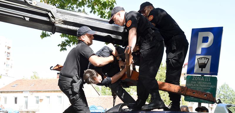 Policija hapsi Milačića