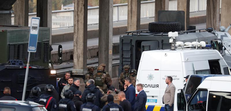 Ukrajinski policajci i pripadnici specijalnih snaga na mjestu događaja
