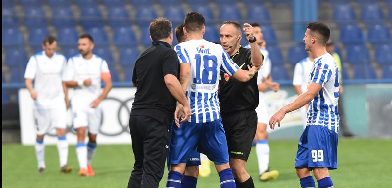 Branko Brnović je dobio crveni karton zbog ulaska u teren i protesta arbitru