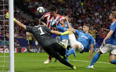 Stefan Savić postiže gol za Atletiko