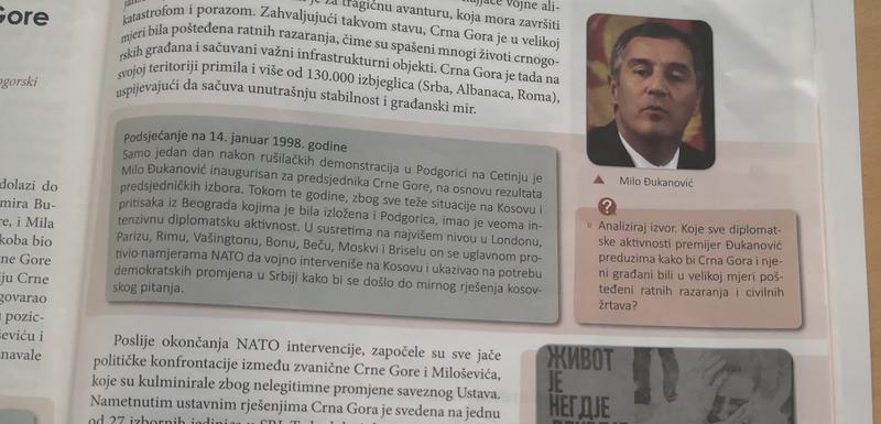 Nema tog tumača istorije i analitičara izvora koji iz ovog udžbenika može utvrditi na kojim je pozicijama bila Crna Gora