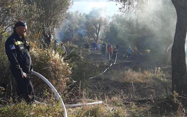 Požar ugašen nakon skoro tročasovne intervencije