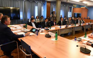 Međunarodna zajednica upozorava, Odbor se i dalje bavi procedurom