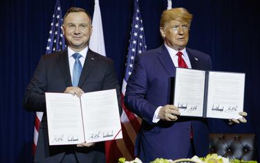 Duda i Tramp nakon potpisivanja sporazuma