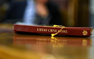 "Neke političke partije namjerno nanose štetu parlamentarnoj većini": Ustav (ilustracija)