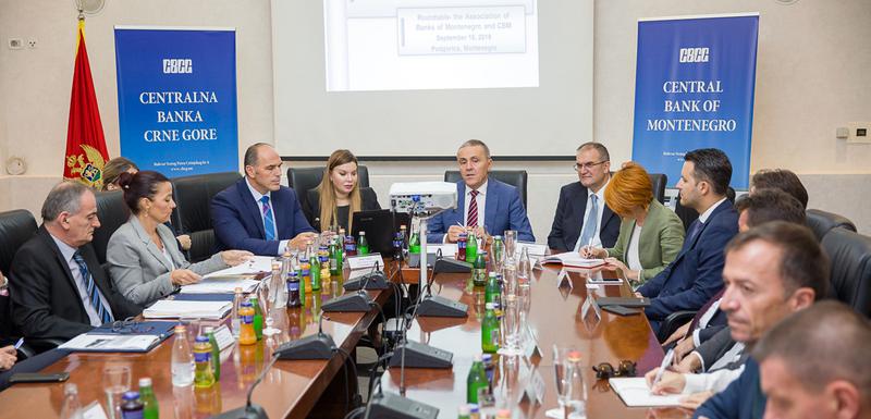 "Što opet hoće ova “neuka, laička javnost”?"