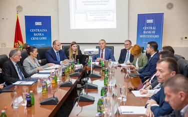 "Što opet hoće ova “neuka, laička javnost”?"