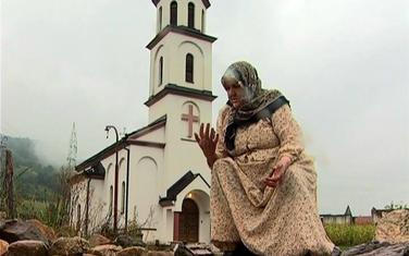 Crkva u dvorištu Fate Orlović izgrađena je 1996. godine