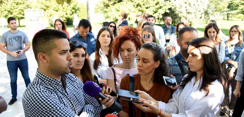 Sa jučerašnjeg protesta studenata magistarskih studija ispred Rektorata