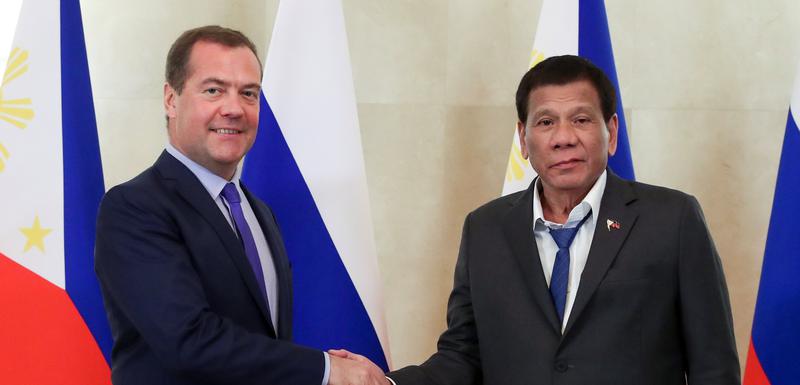 Rusi šaljivo komentarisali Duterteov izgled (desno)