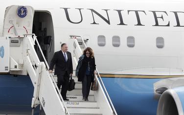 Pompeo sa suprugom Suzan