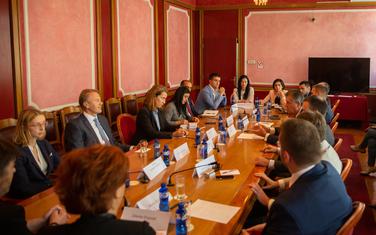 Elsa Fenet sa članovima Odbora i šefom delegacije EU u Podgorici Aivom Oravom