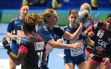 Barbara Lazović u duelu sa odbranom Bresta