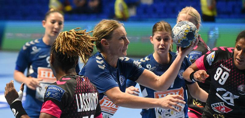Barbara Lazović u duelu sa odbranom Bresta