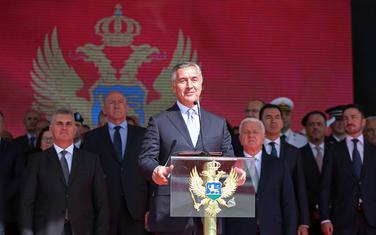 Đukanović sa državnim zvaničnicima juče na proslavi Dana vojske