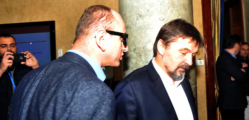 Milan Knežević i Miodrag Vuković (DPS) tokom incidenta u holu Skupštine