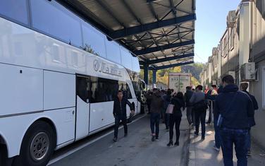 Autobus sa fudbalerima Crvene zvezde na granici