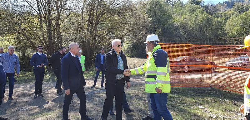 Premijer tokom obilaska gradilišta