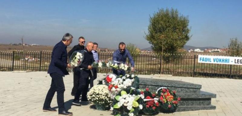 Delegacija FSCG na grobu Fadilja Vokrija