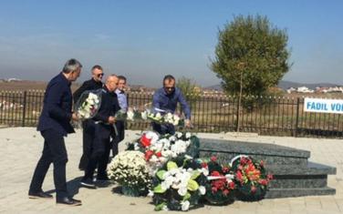 Delegacija FSCG na grobu Fadilja Vokrija