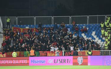Navijači crnogorske reprezentacije u Prištini