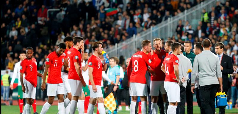 Engleski fudbaleri tokom prekida