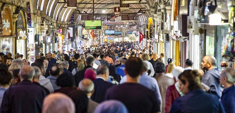 Da li je ovo turistička atrakcija ili moja lokalna pijaca? Istanbulski Bazar svakog dana poseti više od 400.000 ljudi