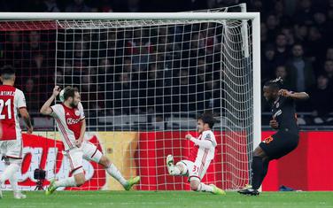 Bašuaji postiže gol u Amsterdamu