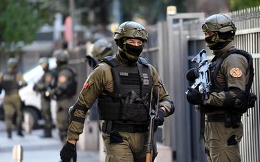 Elitni policajci obezbjeđivali zgradu suda tokom sjednice