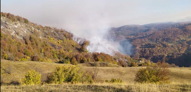 Vatru drže pod kontrolom