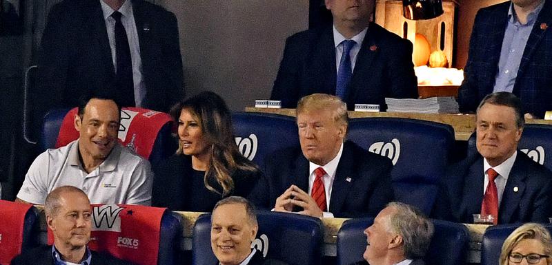 Donald i Melanija Tramp na stadionu