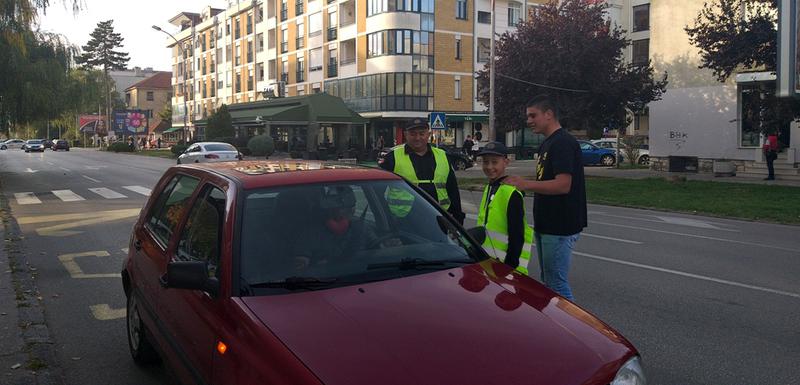 Vozače upozoravali na opasnost korišćenja mobilnih telefona u vožnji