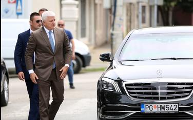 Majbah mercedes, službeno vozilo premijera