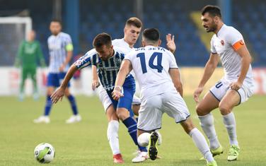 Igor Ivanović (Budućnost) u duelu sa Zetom u prvom krugu sezone, kada je bilo 1:1