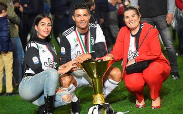 Ronaldo sa djevojkom Georginom i majkom Dolores