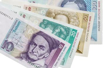 Njemačka marka uvedena 2. novembra 1999. godine, zamijenio je euro u aprilu 2002.