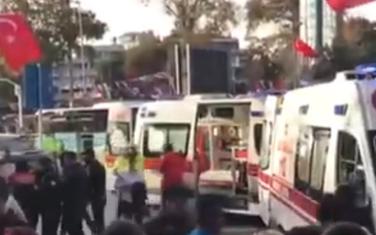 Nije poznato da li je vozač namjerno ili slučajno uletio autobusom među ljude