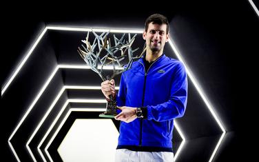 Novak Đoković sa peharom u Parizu