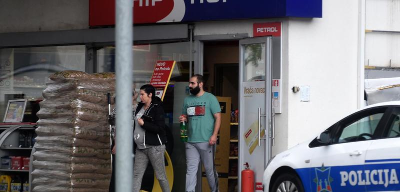 Vlasnici pumpi priznaju porast prometa i da nigdje nije navedeno šta je zabranjeno prodavati nedjeljom: Podgorica juče (Ilustracija)
