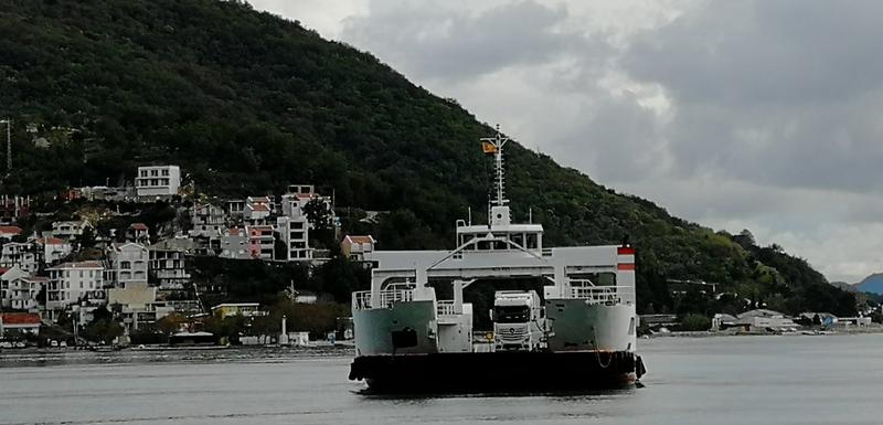 Trajekt se vraća sa šleperom