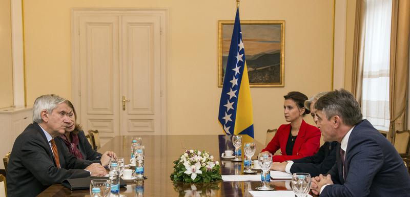 Komšić (desno) na sastanku sa Rusonom