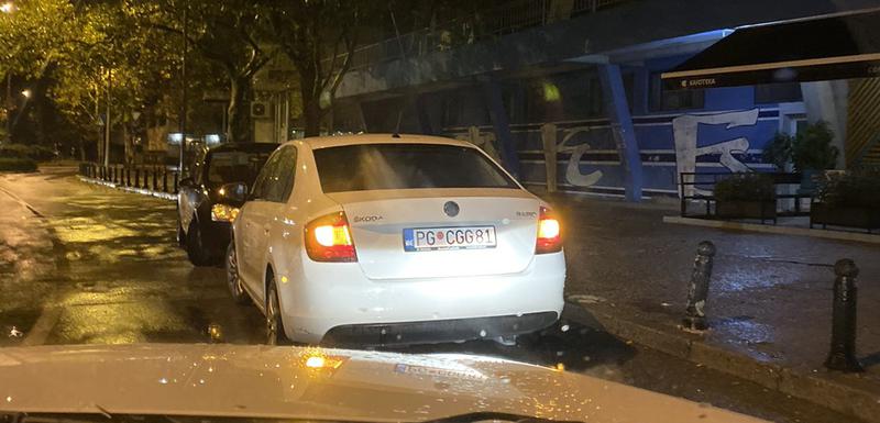 Službeno vozilo ispred stadiona Budućnosti
