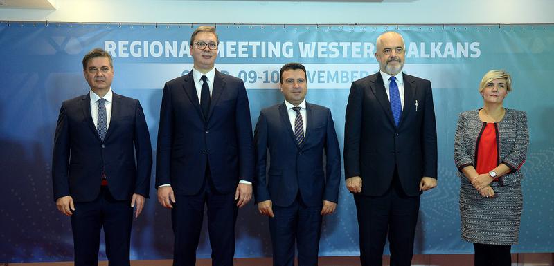Predsjedavajući Savjeta ministara Bosne i Hercegovine Denis Zvizdić, predsjednik Srbije Aleksandar Vučić, predsjednik Vlade Sjeverne Makedonije Zoran Zaev, premijer Albanije Edi Rama i ministarka ekonomije Crne Gore Dragica Sekulić
