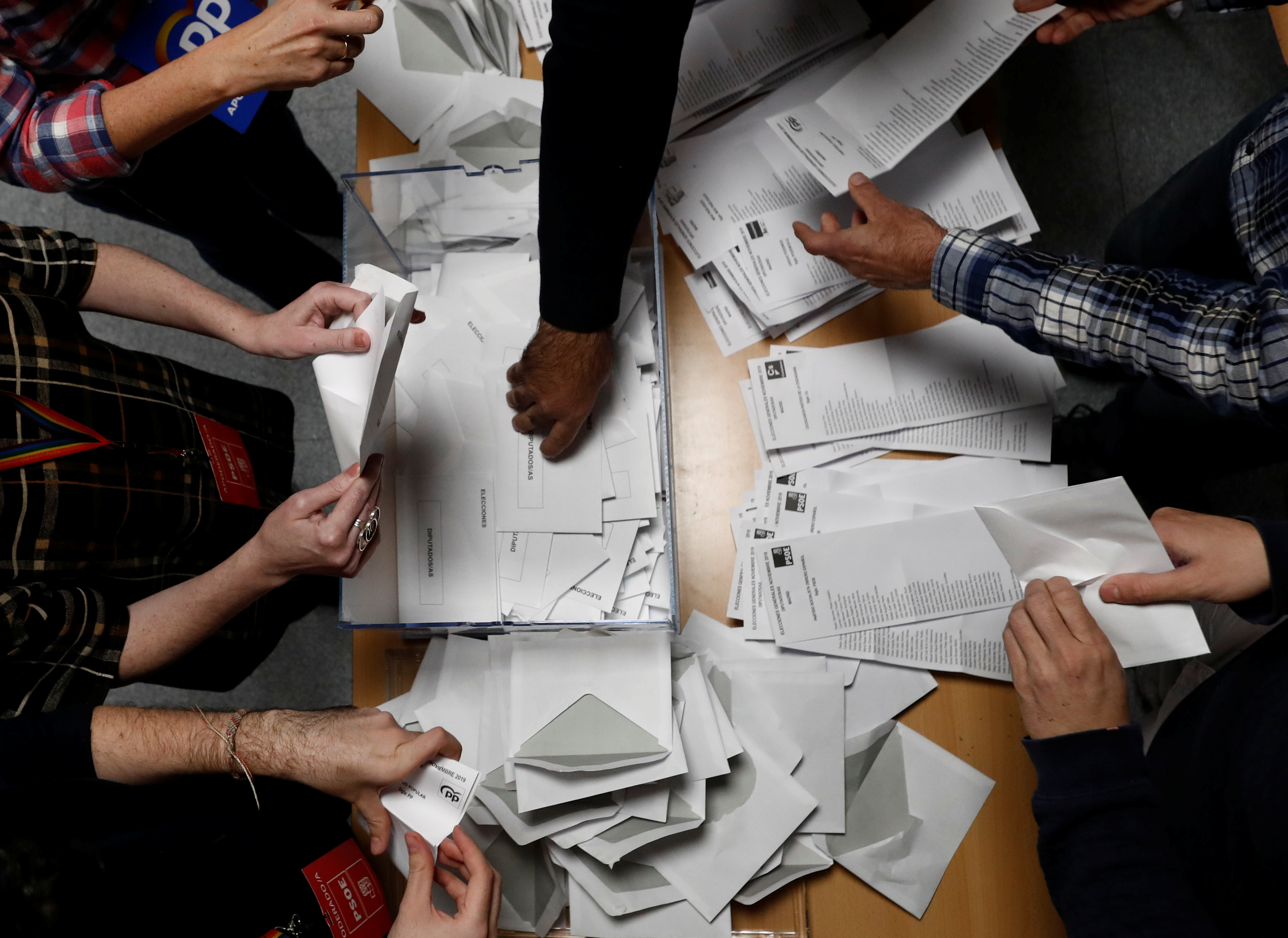 Polls close in Spain's general election