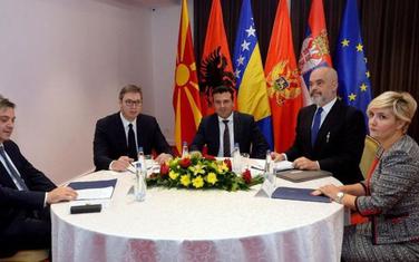 Denis Zvidić (BiH), Aleksandar Vučić (Srbija), Zoran Zaev (Severna Makedonija), Edi Rama (Albanija), Dragica Sekulić (Crna Gora) - učesnici Ohridskog samita